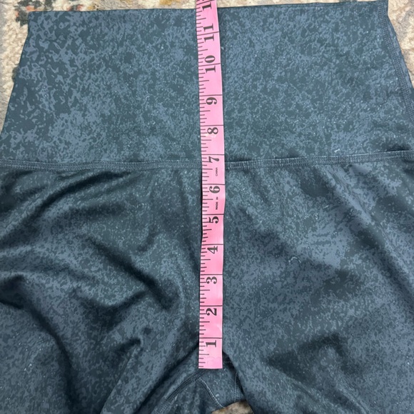 Beyond Yoga Lux High Waisted Midi Legging in Blue Printed Speckle - Picture 7 of 9